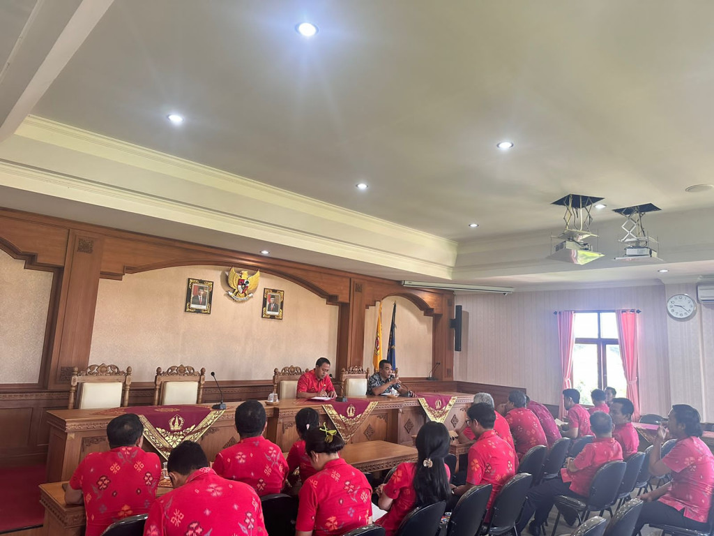 Kegiatan Rapat Koordinasi Perangkat dan staf desa Tumbak Bayuh